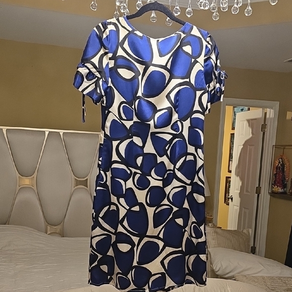 Peter Nygard Silk Blue and White Abstract Midi Dress - Picture 6 of 14